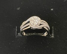 *NEW* “BEAUTIFUL” Kay Jewelers Sterling Silver 7 Diamond Ring (Size 7.)