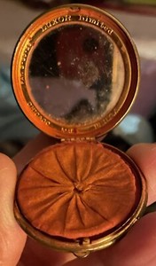 Vintage 1940?  Rouge Compact Luxor. SIGNED Luxor Limited Chicago made in USA