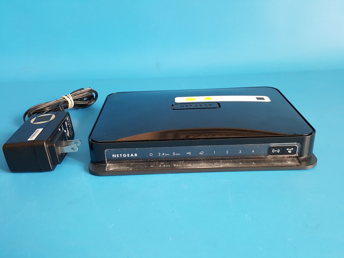 NETGEAR WNDR3700 Dual Band Wireless-N Gigabit 4 Port Router