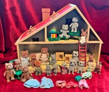 1985 TOMY Epoch Calico Critters House Sylvanian Family Dollhouse & Furniture 