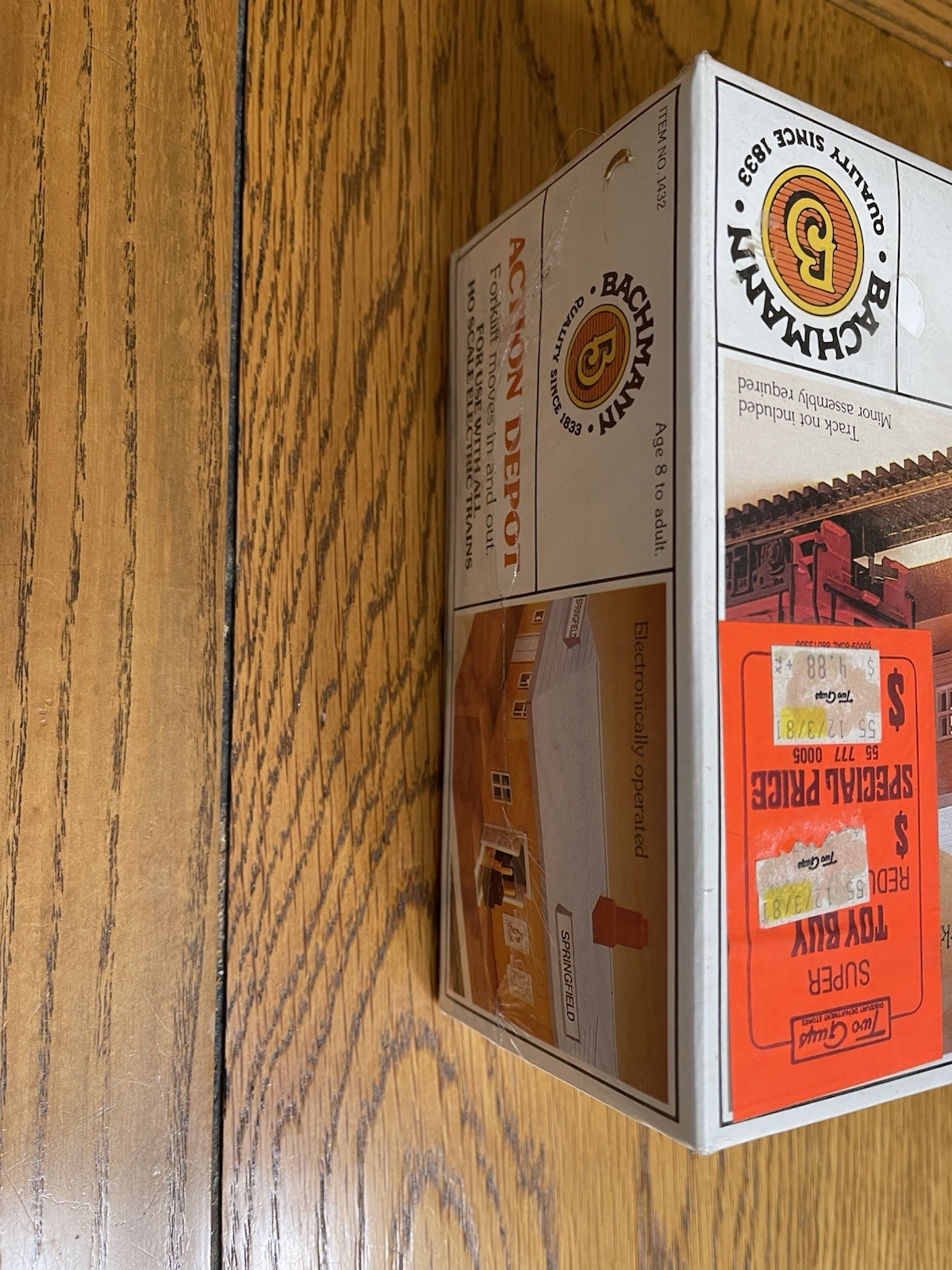 Bachmann 1432 HO Trains Springfield Action Depot Workman Forklift Building Kit