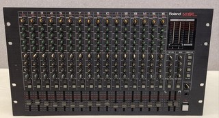 Mezclador de línea de 16 canales Roland M 16E para reparación
