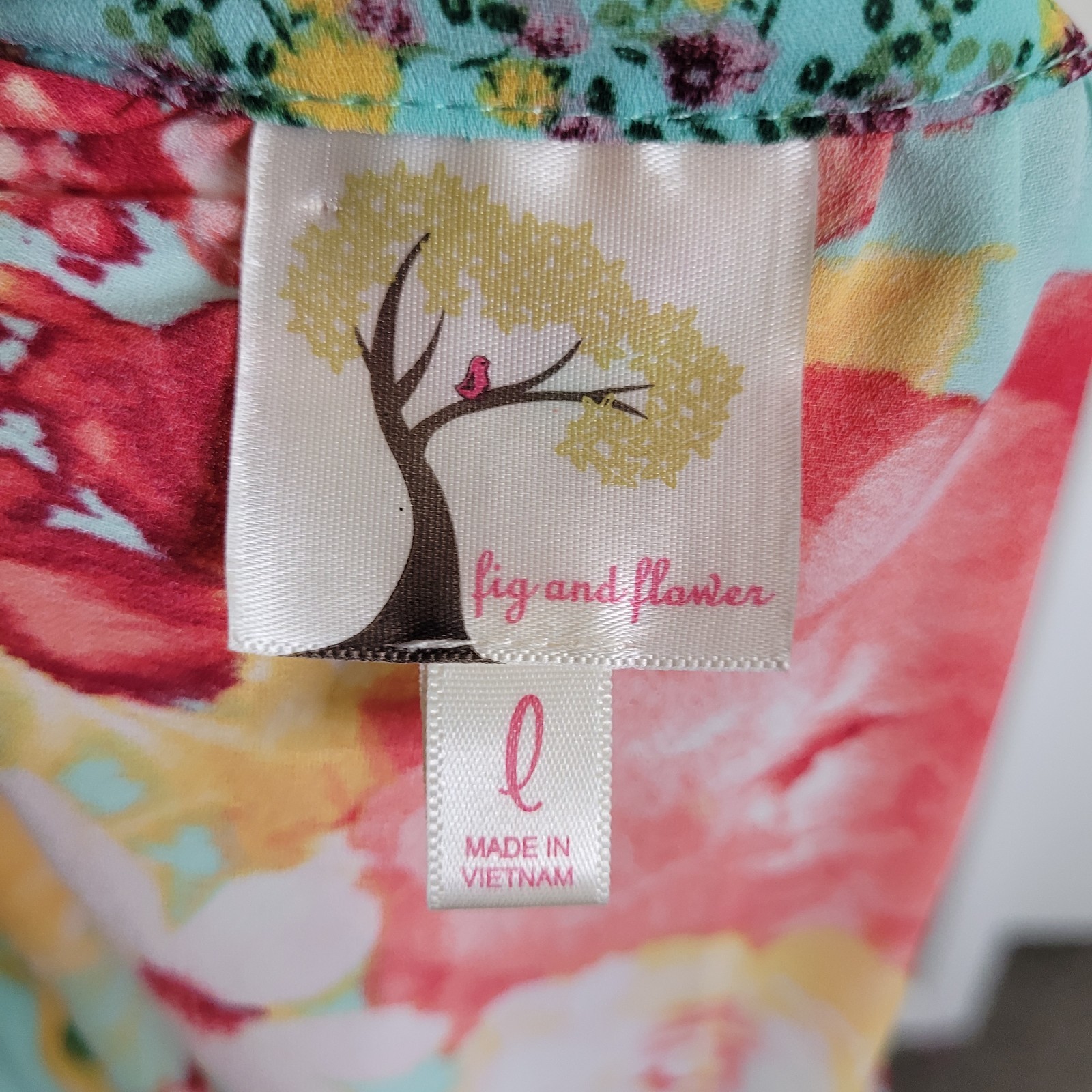 Fig & Flower large blouse patchwork button v-neck… - image 10