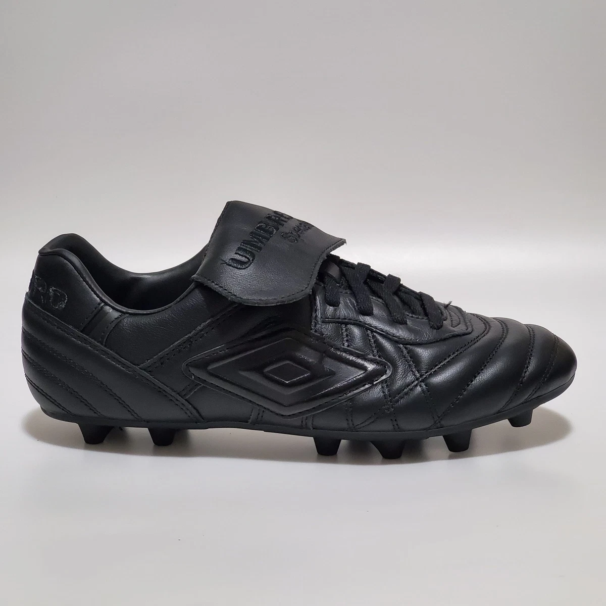 Las mejores ofertas en Botines de fútbol Umbro Negro para Hombres