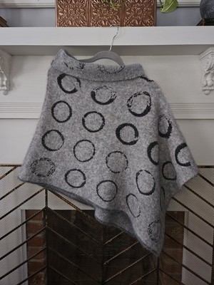 Sarah Pacini Circle Motif, Grey Poncho.  One Size.  Made In Italy.