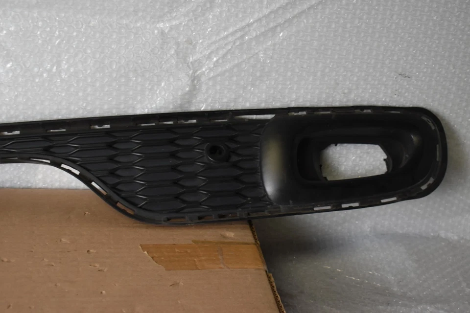 PARAGOLPES TRASERO MINI COOPER S HATCHBACK PARRILLA CENTRAL 2014-2021 OEM 7365075 Foto 4 de 4