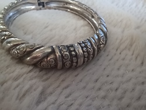 Brighton Silver Tone Hinged Bangle Bracelet Scroll Etched Magnetic Closure - Picture 2 of 6