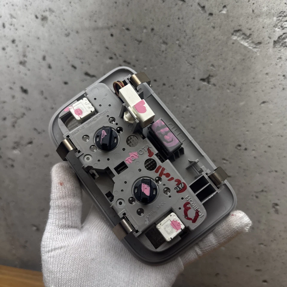 Luz domo mapa superior delantera gris Toyota Corolla/Matrix/Yaris & Scion xB xD Foto 3 de 4