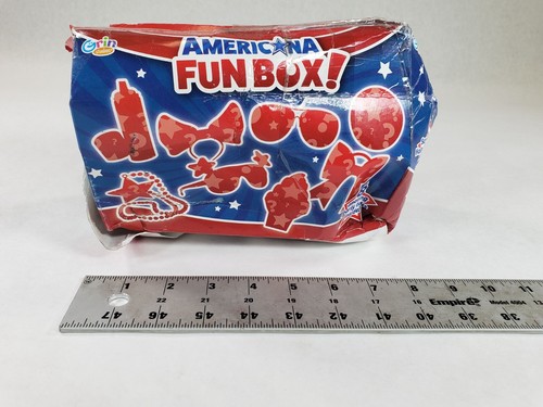 Grin Studio 0009613 Multicolor 8 Amazing Party Toys Americana Fun Box
