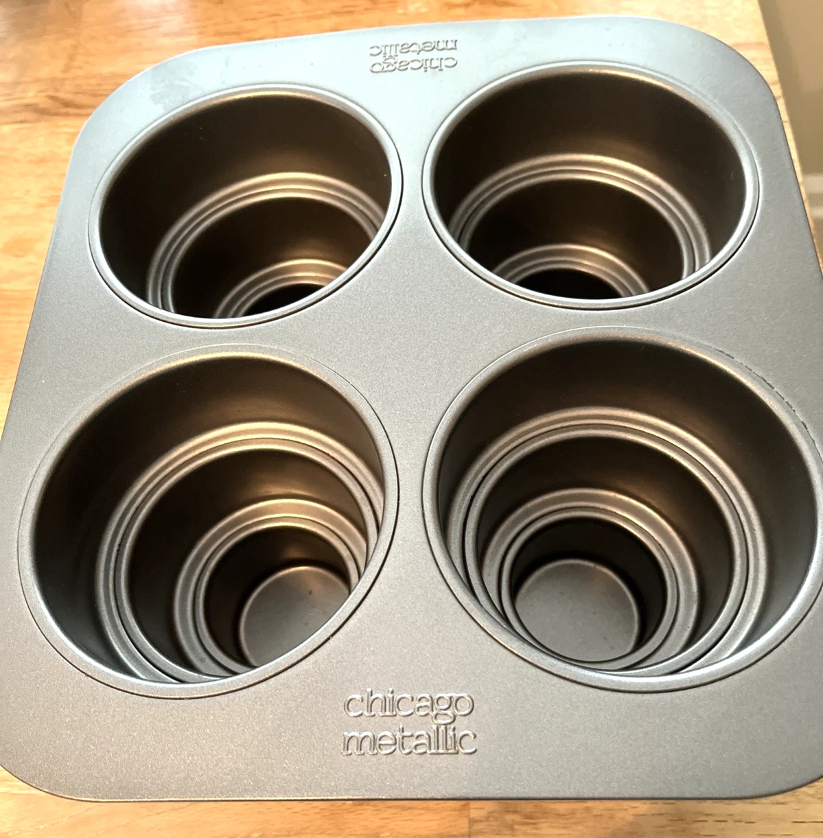Chicago Metallic Three Tier Cake Pan 4 Cavity 10.8 x 9.60 x 4.5" Bakware