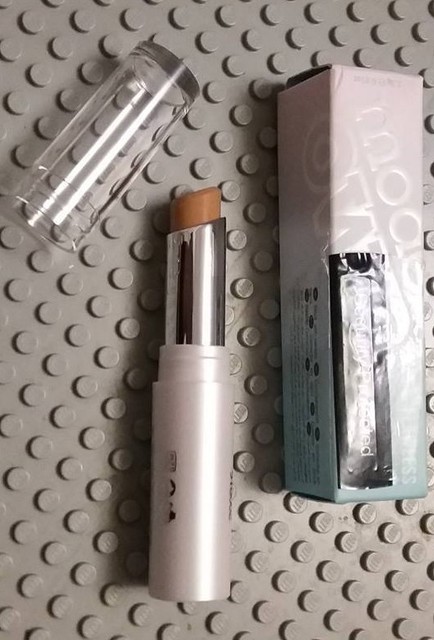 models own concealer