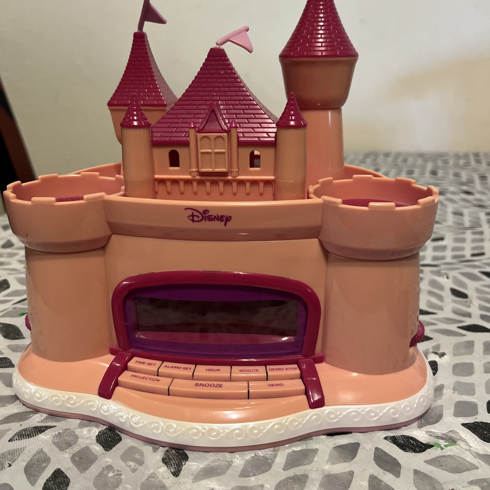 Walt Disney Princess Castle Pink Am/Fm Radio Alarm Clock Music Clock Works