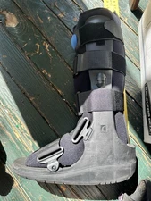 Ossur Walker EQ Air MD Black A-W0600BLK Walker Fracture Boot  Medium