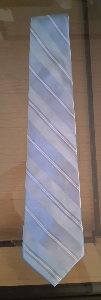 Cassic Valentino Tie excellent condition - Image 2 of 4