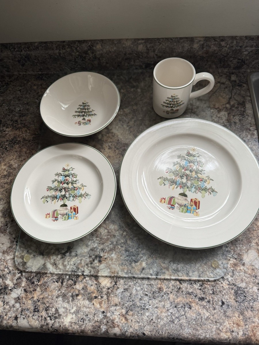 MARTHA STEWART Christmas Morning Dinnerware Service of 4 Missing 1