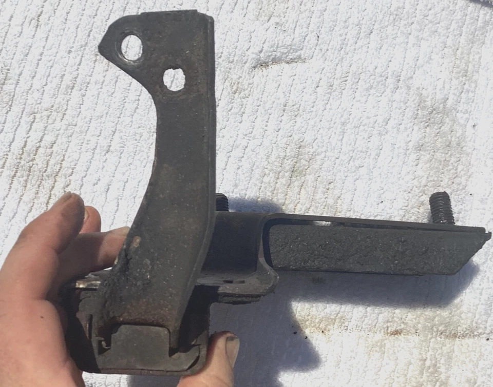 1978 Ford Granada б/у крепление коробки передач C4 / вешалка для выхлопной системы - Изображение 2 из 4