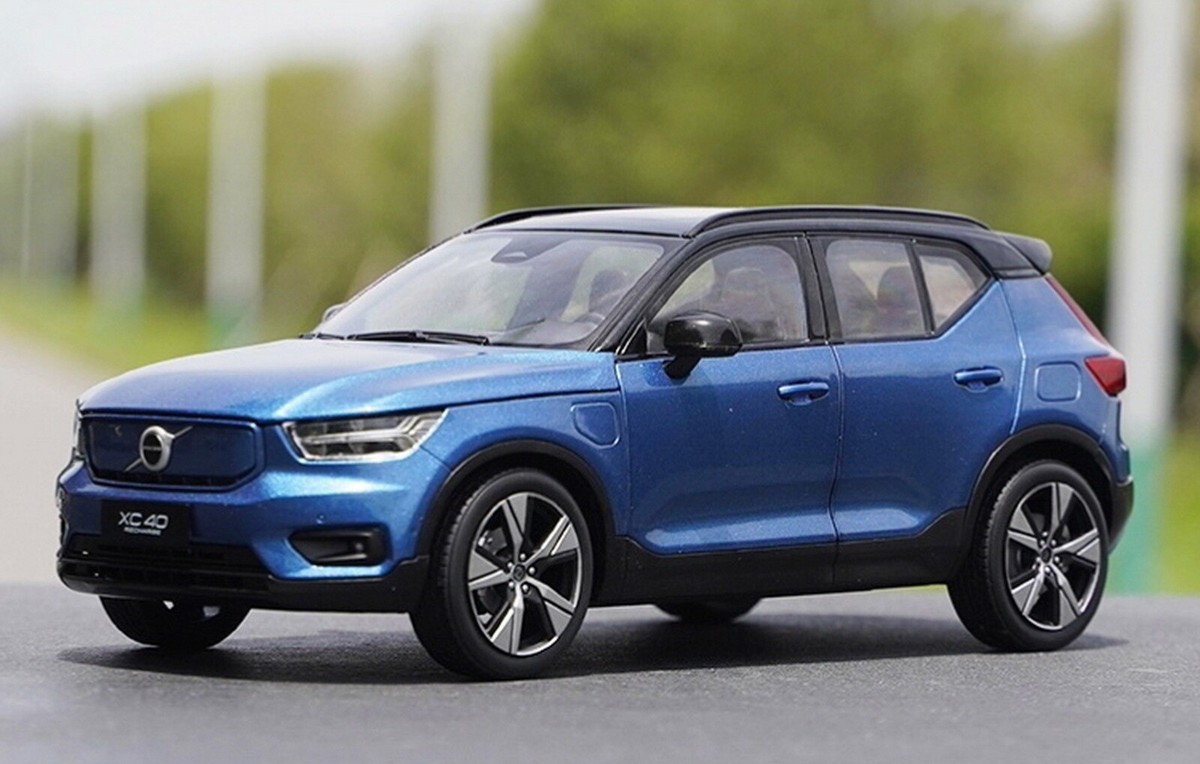 1/18 Scale Volvo XC40 BEV SUV 2022 Blue Diecast Car Model Toy