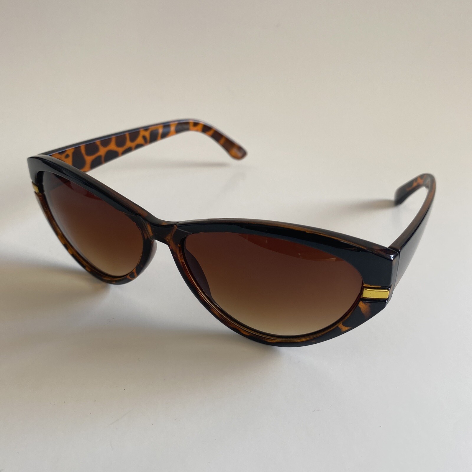Luxury Brown Tinted Stunner Sunglasses for Women Stylish Fashion BN016-image