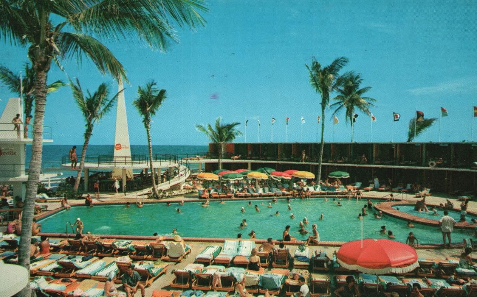 Postal de colección 1958 Sevilla Hotel Piscina y Cabana Club Miami Beach Fla.