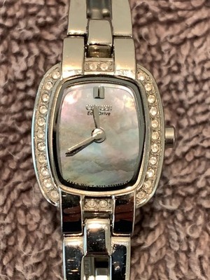 Citizen's Eco-Drive Women's Wrist Watch mother of pearl Working Great Condition