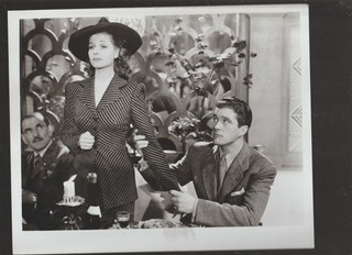 8X10 B&W PHOTO OF SCENE ANN SHERIDAN AND DENNIS MORGAN