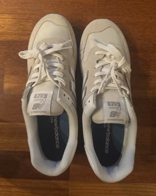 New Balance 574 Men's Low Top Lace-Up Sneakers Beige/White/Black New w/ Box