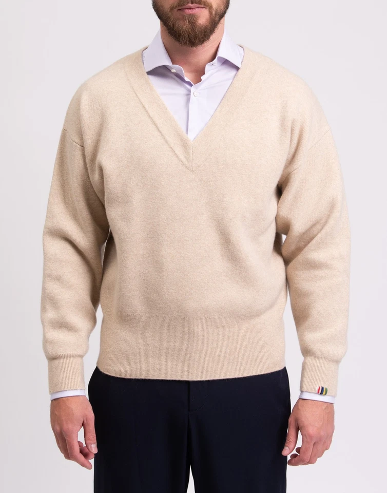 RRP €895 EXTREME CASHMERE Unisex Cashmere Jumper One Size Beige V-Neck - Image 3 of 4