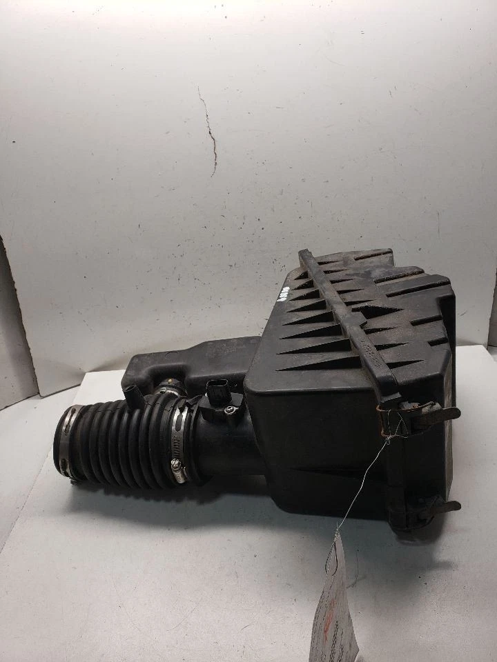 Air Cleaner Fits 04-07 FREESTAR 1432219 - Image 2 of 4