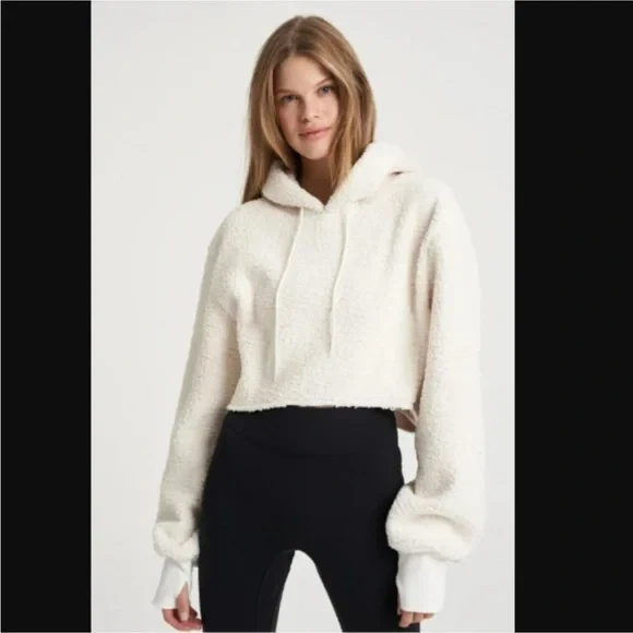 Nylora Melany cropped Sherpa Hoodie Size Women s XS Long Sleeve Plush Sweater