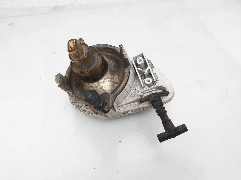 Faro antiniebla derecho pasajero Volvo V70 1998-2000 8620253 *Pica en la lente Foto 3 de 4