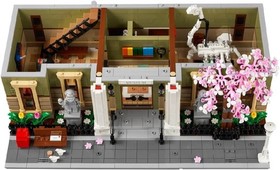 LEGO Icons: Natural History Museum (10326)