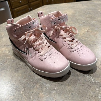 Fila Women's Throwback Hitop Size 8.5 need to be cleaned 