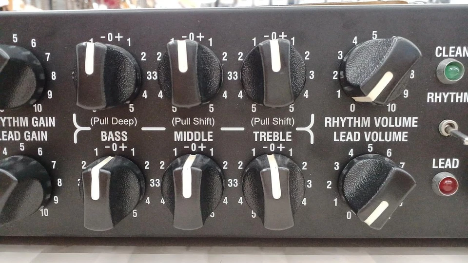 Cabezal amplificador de guitarra de tubo Laney Ironheart IRT-Studio con controlador de pie Foto 3 de 4