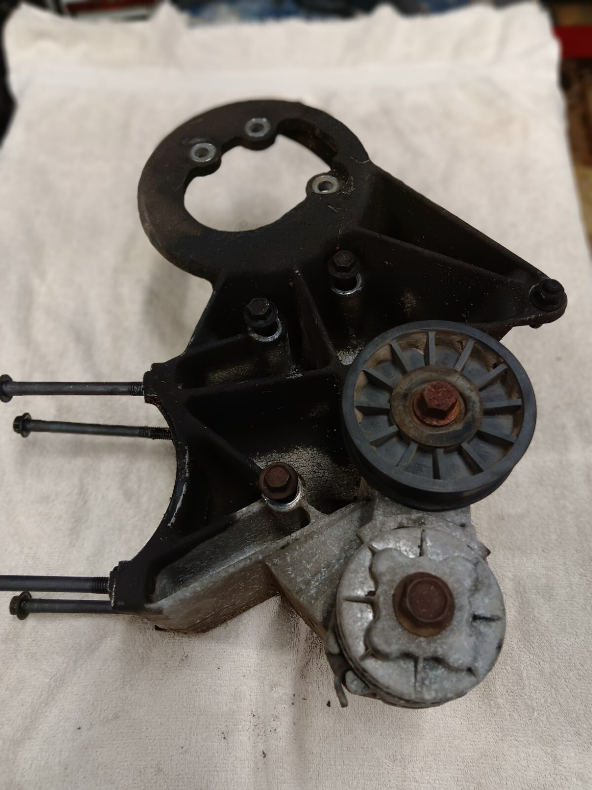 8897 Ford 7.5L 460 Power Steering Pump A/C Mounting Bracket F250 F350