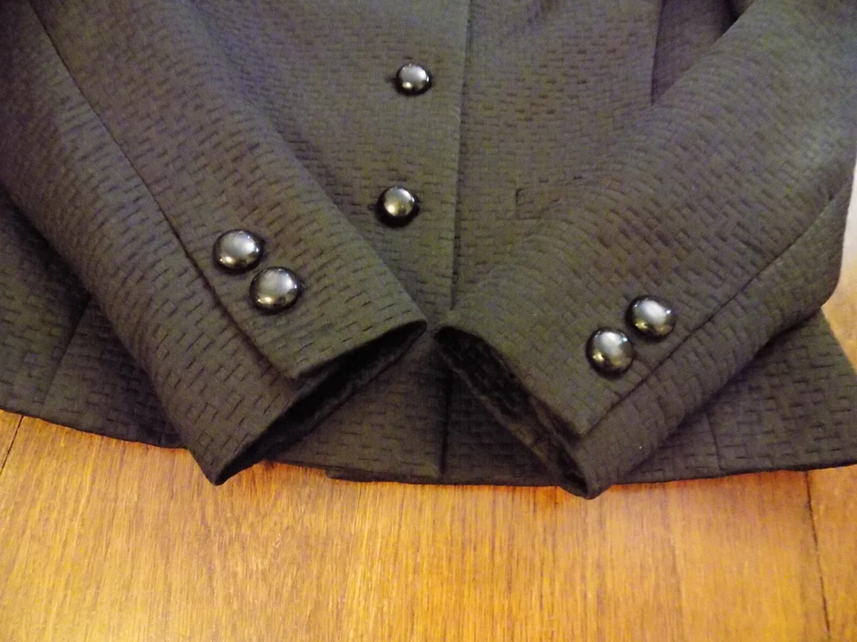 Blazer Petite Sophisticate Botón Completo De Colección Negro Talla 2 Usado en Excelente Condición Brillante Elevado FAB Foto 4 de 4