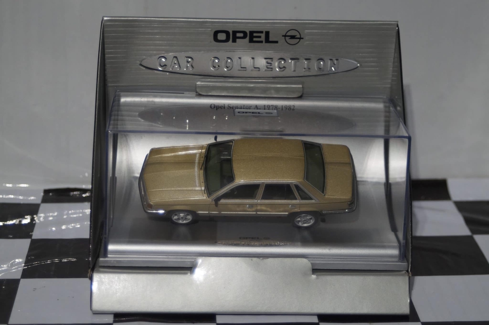 Schuco Opel Senator Gold Car Collection 1:43