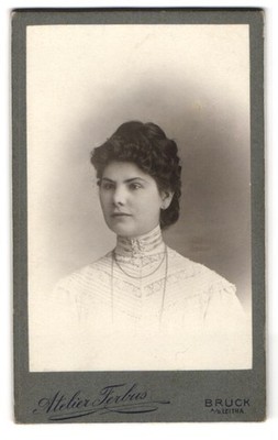 Photography studio Ferbus, Bruck a. d. Leitha, Wienerstrasse, young lady with ho 