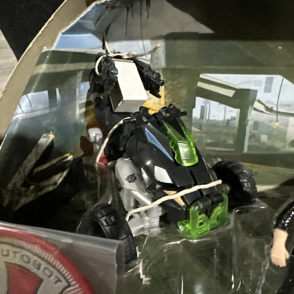 Transformers Dark of the Moon Bumblebee Sam Witwicky + Backfire Missing Plastic - Image 2 of 4