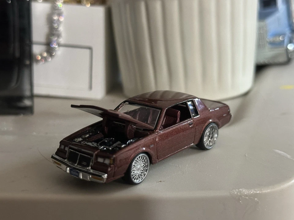 Johnny lighting 87 Buick Regal Custom 1/64 - Image 2 of 4