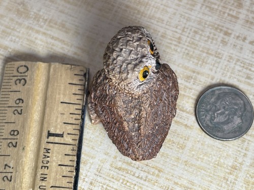 Miniature Vintage Resin Owl - Picture 7 of 7