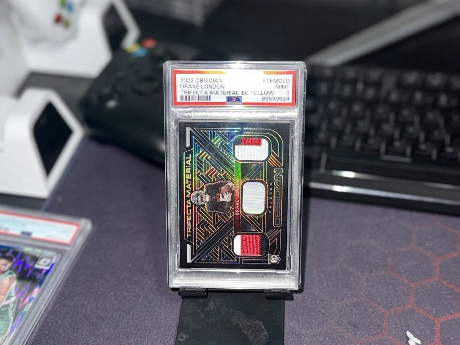 Drake London Panini Obsidian Trifecta Material #TFMDLO Electric Etch Yellow