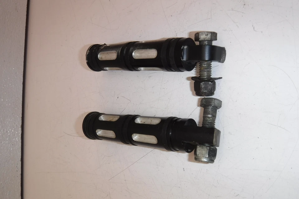 99-02 Harley-Davidson Sportster 1200 PAR DE CLAVIJAS DE PIE DE PASAJERO TRASERO  Foto 4 de 4