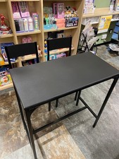 Set composto da tavolino + 2 sedie abbinate.