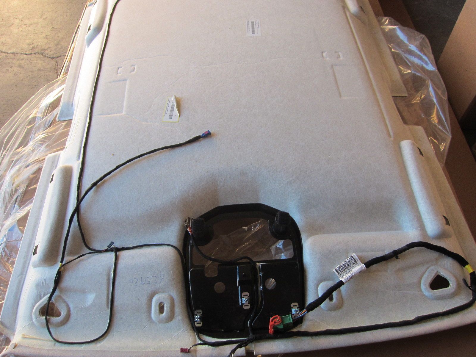 Maserati Levante. Roof Upholstery/HeadLiner. Sabbia. Part# 670042592