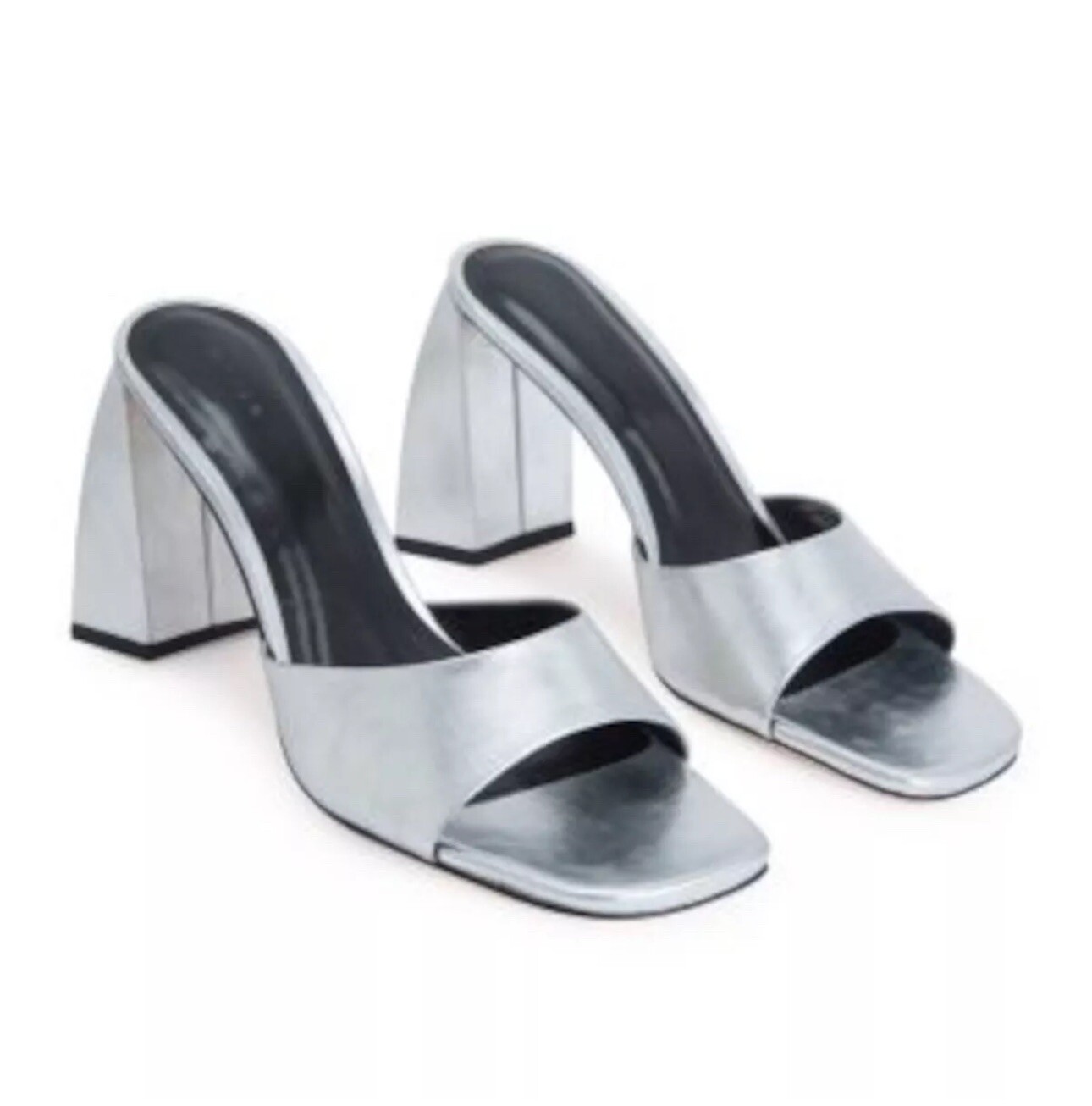 НА СЕГОДНЯШНИЙ ДЕНЬ женские серебристые шлепанцы Michele со скульптурным каблуком на кожаном каблуке-слипонах 40 29790₽