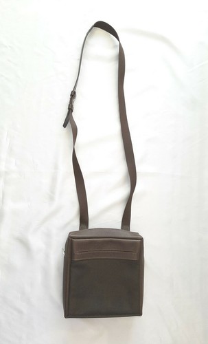 LOUIS VUITTON Tasche Taiga Leder / Umhängetasche HERREN LOUIS VUITTON / GEBRAUCHT