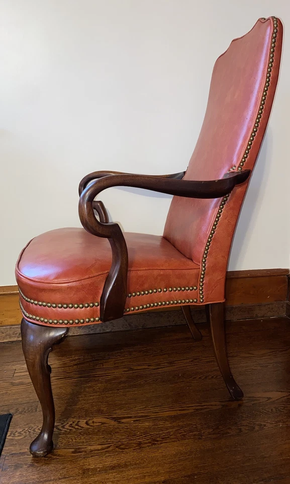 复古 Hickory Chair Co. 桃花心木/乙烯基 Guerin 扶手椅 带黄铜耳钉 — 第 4/4 张图片