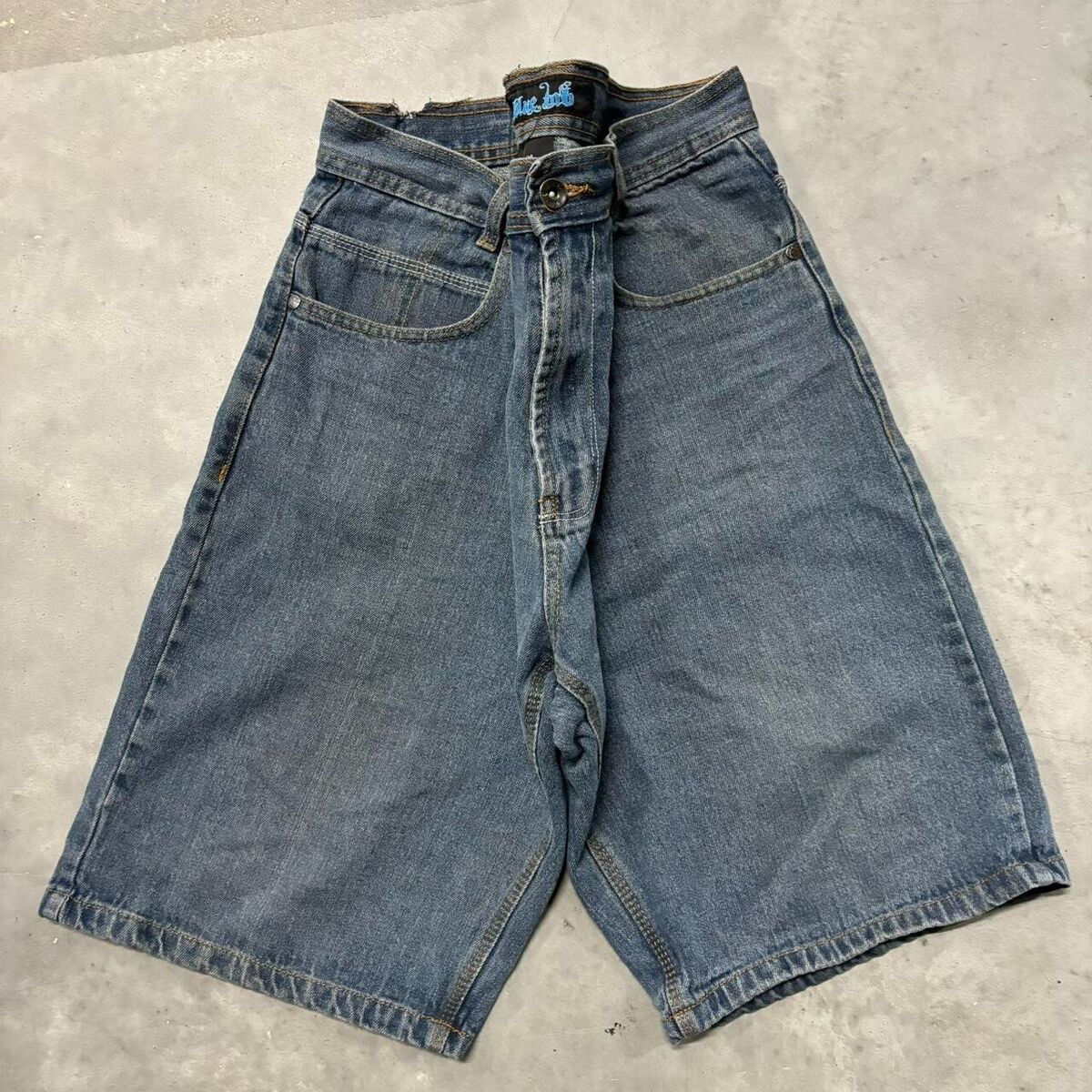 Vintage Y2K/2000s Baggy Grunge Denim Skater Essential Jean Vintage Y2K/2000s Baggy Grunge Denim Skater Essential Jean