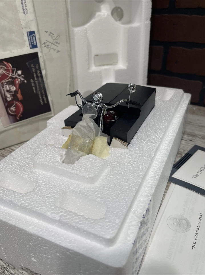 Franklin Mint 1:10 scale Die Cast 1942 Indian Motorcycle Model 442" - Image 2 of 4