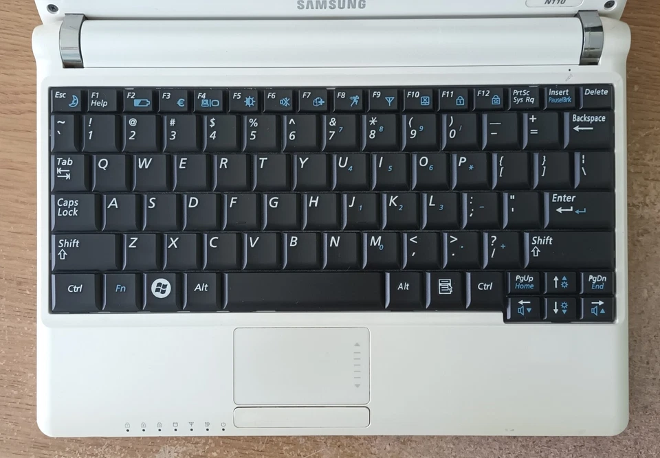 Samsung White N110 Netbook Laptop 10.1" 1GB 160GB Windows XP Bluetooth Wi-Fi - Image 2 of 4